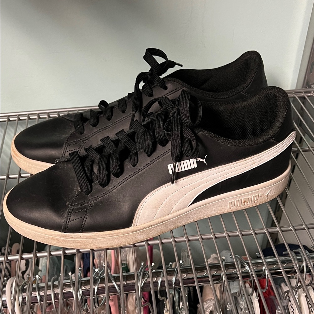 Puma Men's Black & White Low-Top Classic Sneaker